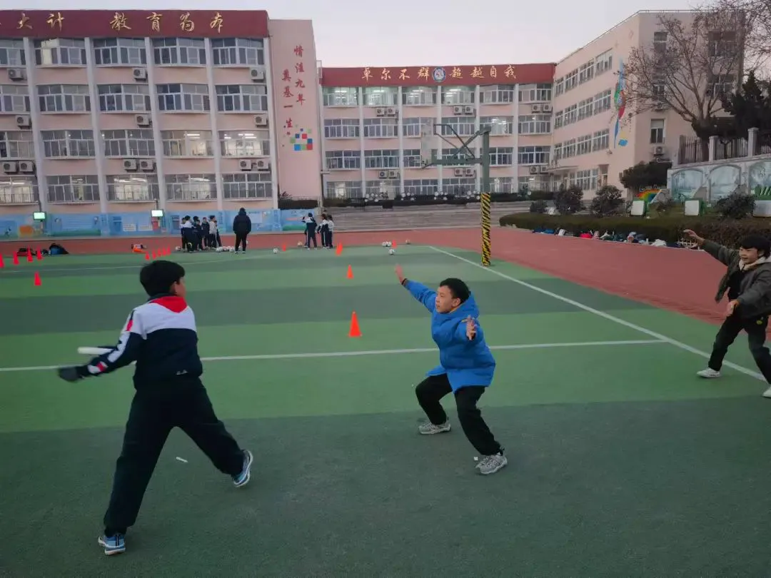 儿童如何在游戏中学习篮球技术_2